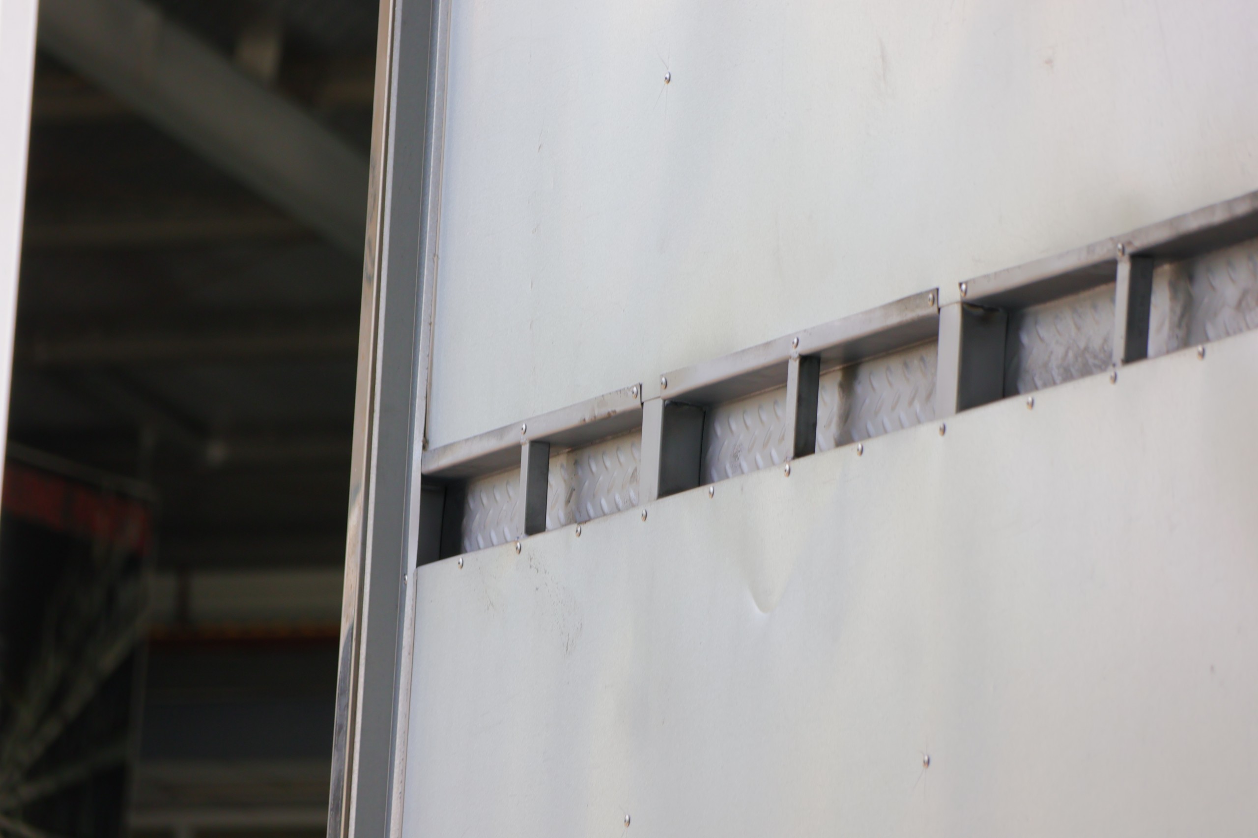 Thùng Kín 4x2 PKE 250 - http://marketing.namhangroup.com/file/udtrucks/PKE-250/TK-TN/photo/img_3594.jpg