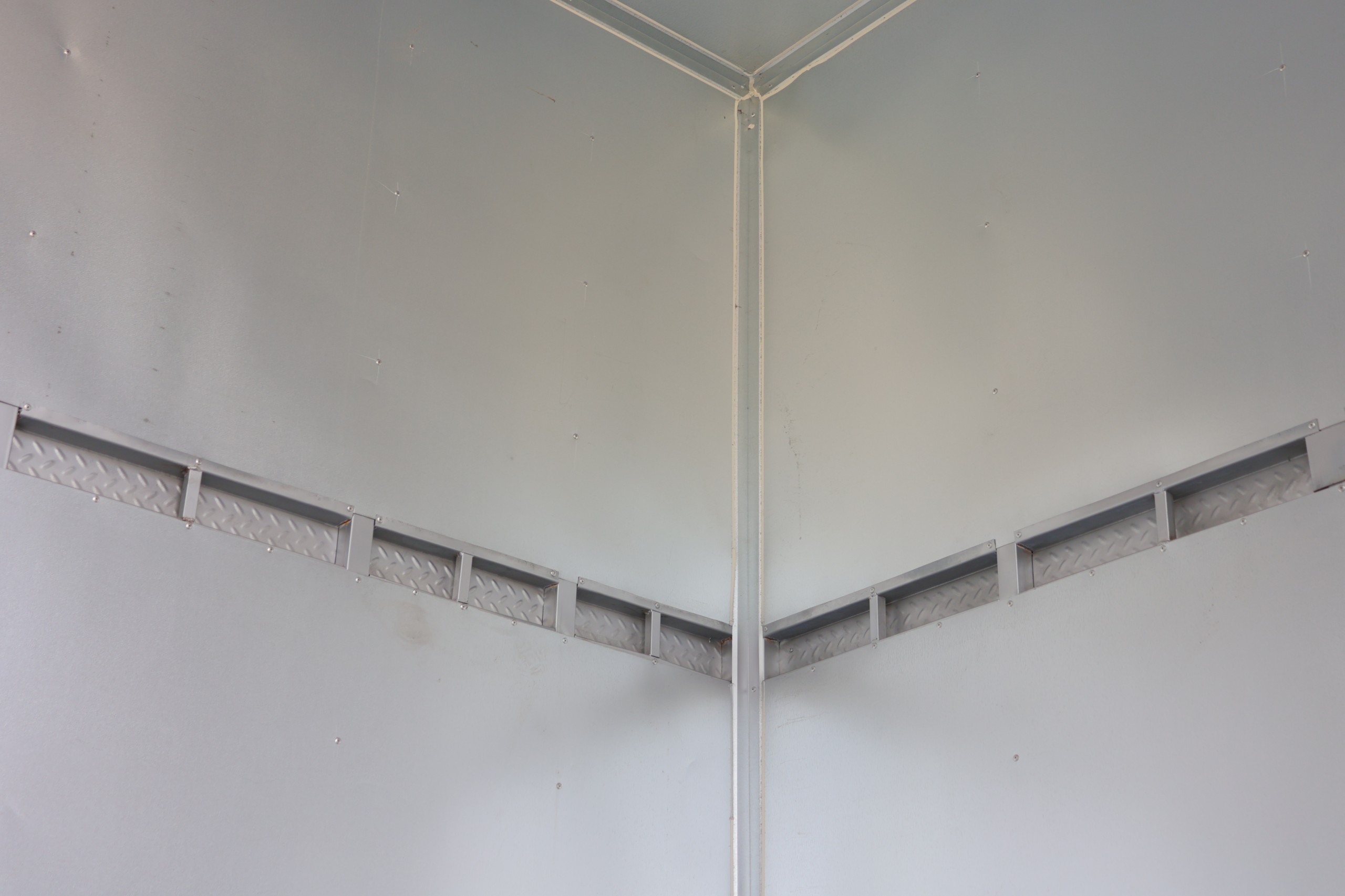 Thùng Kín 4x2 PKE 250 - http://marketing.namhangroup.com/file/udtrucks/PKE-250/TK-TN/photo/img_3595.jpg