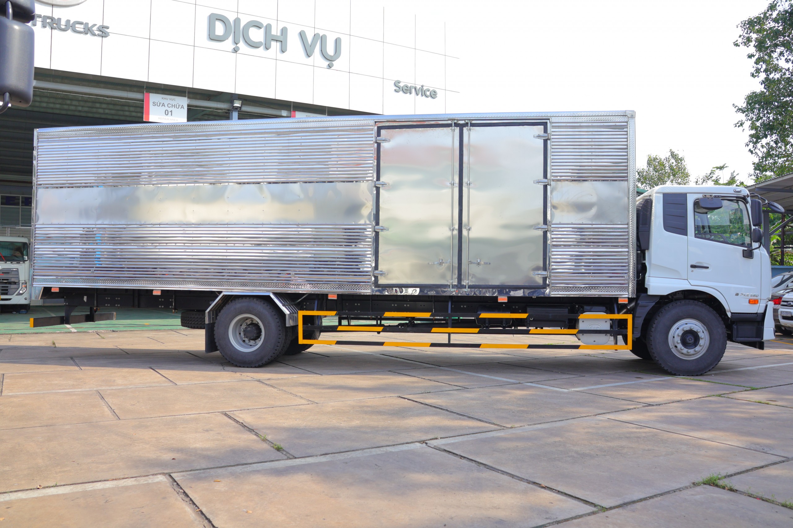 Thùng Kín 4x2 PKE 250 - http://marketing.namhangroup.com/file/udtrucks/PKE-250/TK-TN/photo/img_3598.jpg