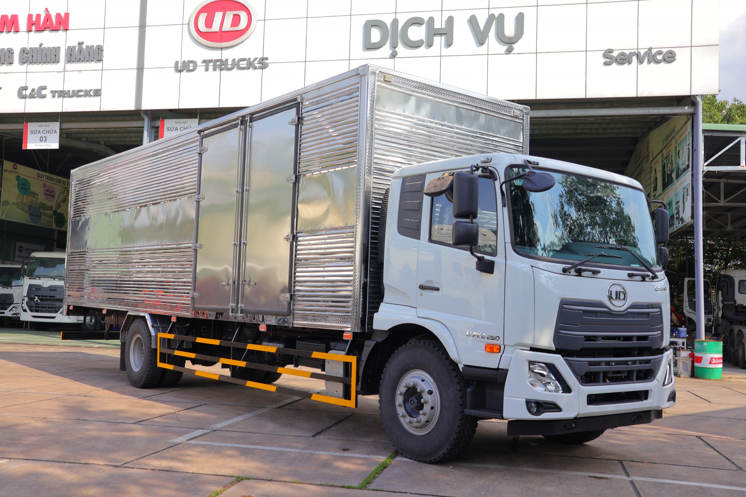 Thùng Kín 4x2 PKE 250 - http://marketing.namhangroup.com/file/udtrucks/PKE-250/TK-TN/photo/img_3599.jpg