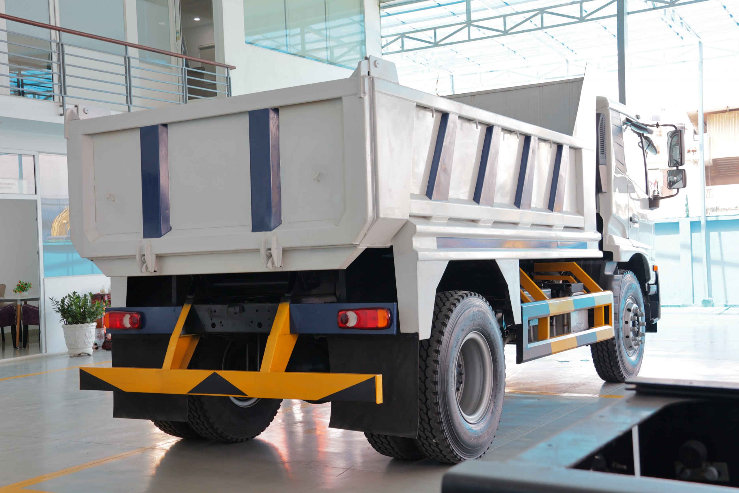 Xe Ben 4x2 PKE 250 - http://marketing.namhangroup.com/file/udtrucks/PKE-250/Xe-Ben/photo_v2/img_3454.jpg