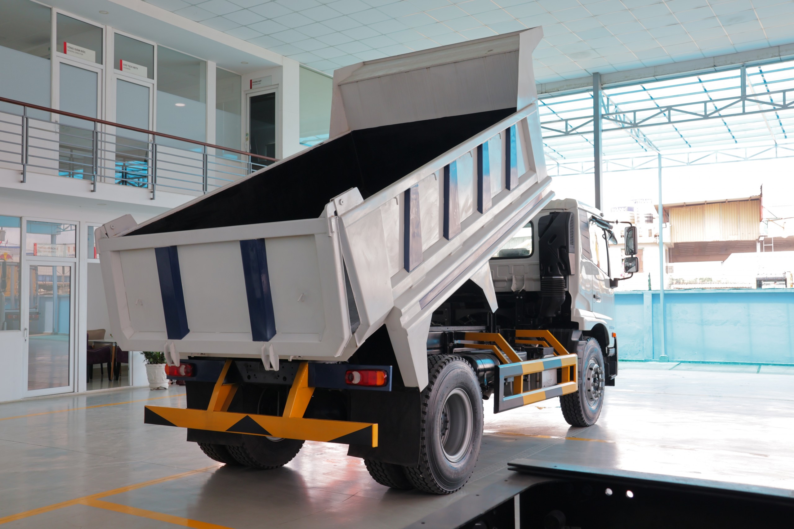 Xe Ben 4x2 PKE 250 - http://marketing.namhangroup.com/file/udtrucks/PKE-250/Xe-Ben/photo_v2/img_3463.jpg