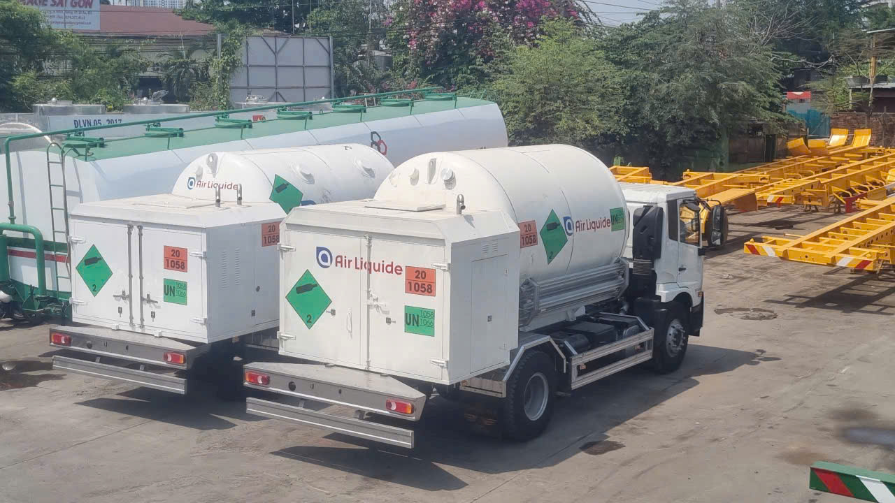 4x2 PKE 250 Liquide Nitrogen - http://marketing.namhangroup.com/file/udtrucks/PKE-250/nitro-asean/photo/z7991154945434_8641e547a5d8fcafc542e37b487a1e4f.jpg
