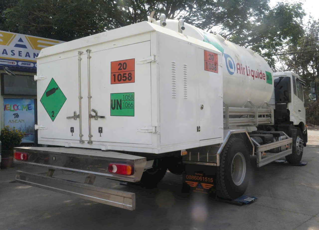 4x2 PKE 250 Liquide Nitrogen - http://marketing.namhangroup.com/file/udtrucks/PKE-250/nitro-asean/photo/z7991154947713_e06c06f959093c014c2dbb3937acc617.jpg
